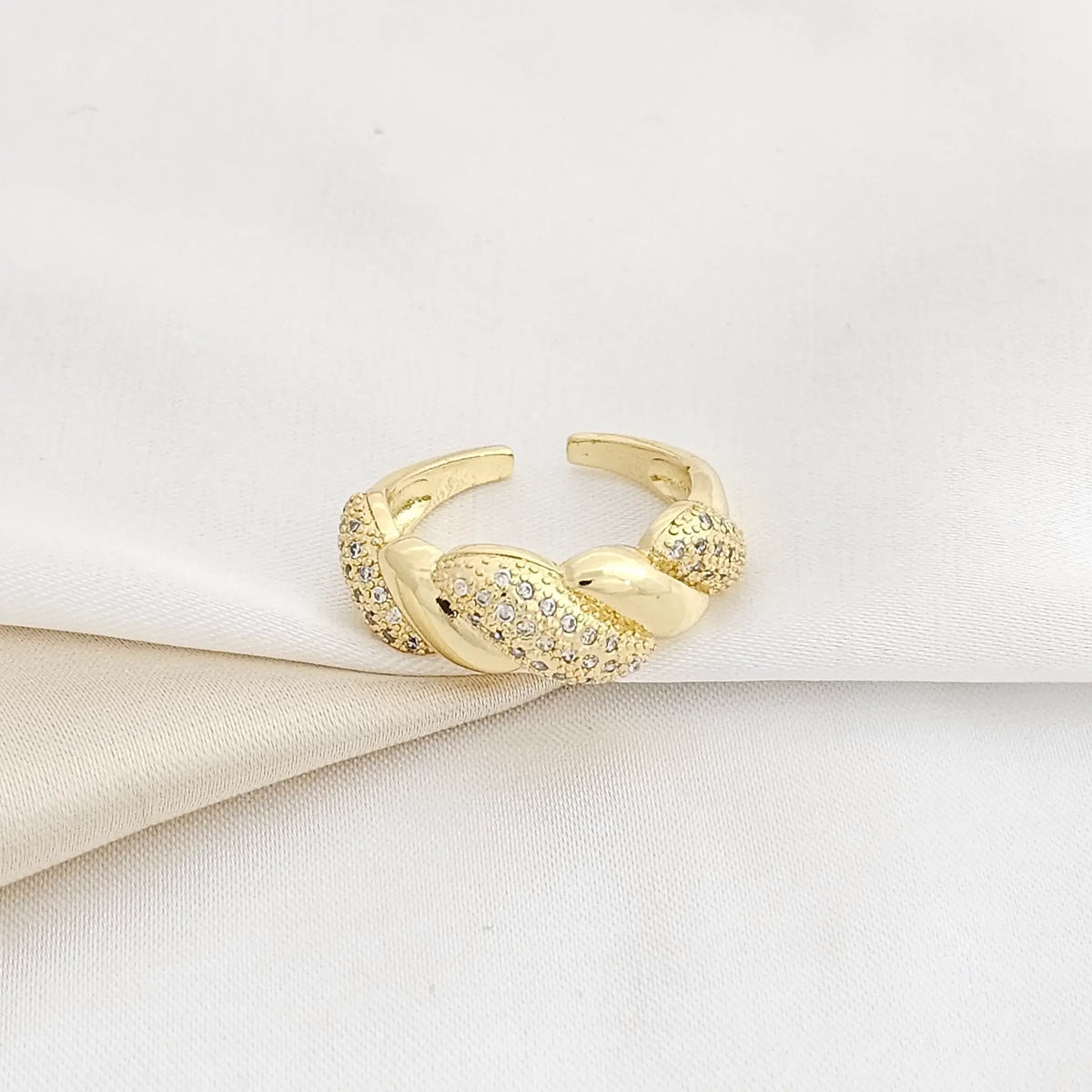 Anillo Lazo Liso Y Con Circones Dorado Rf K7623