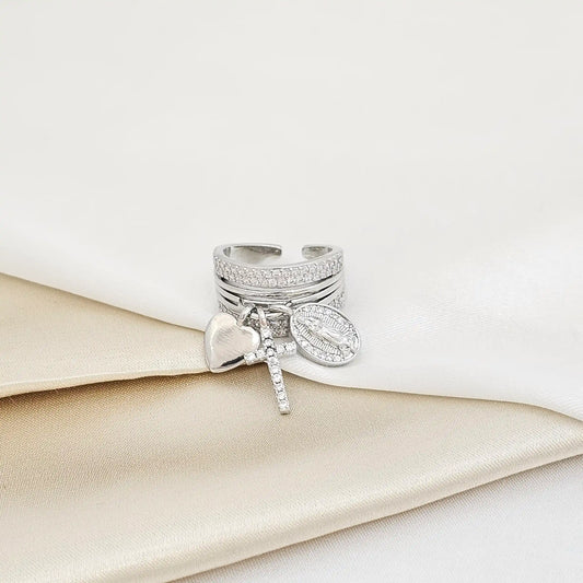 Anillo Lineas Plateado Con Dijes Cruz Corazon Y Virgen Rf K7508