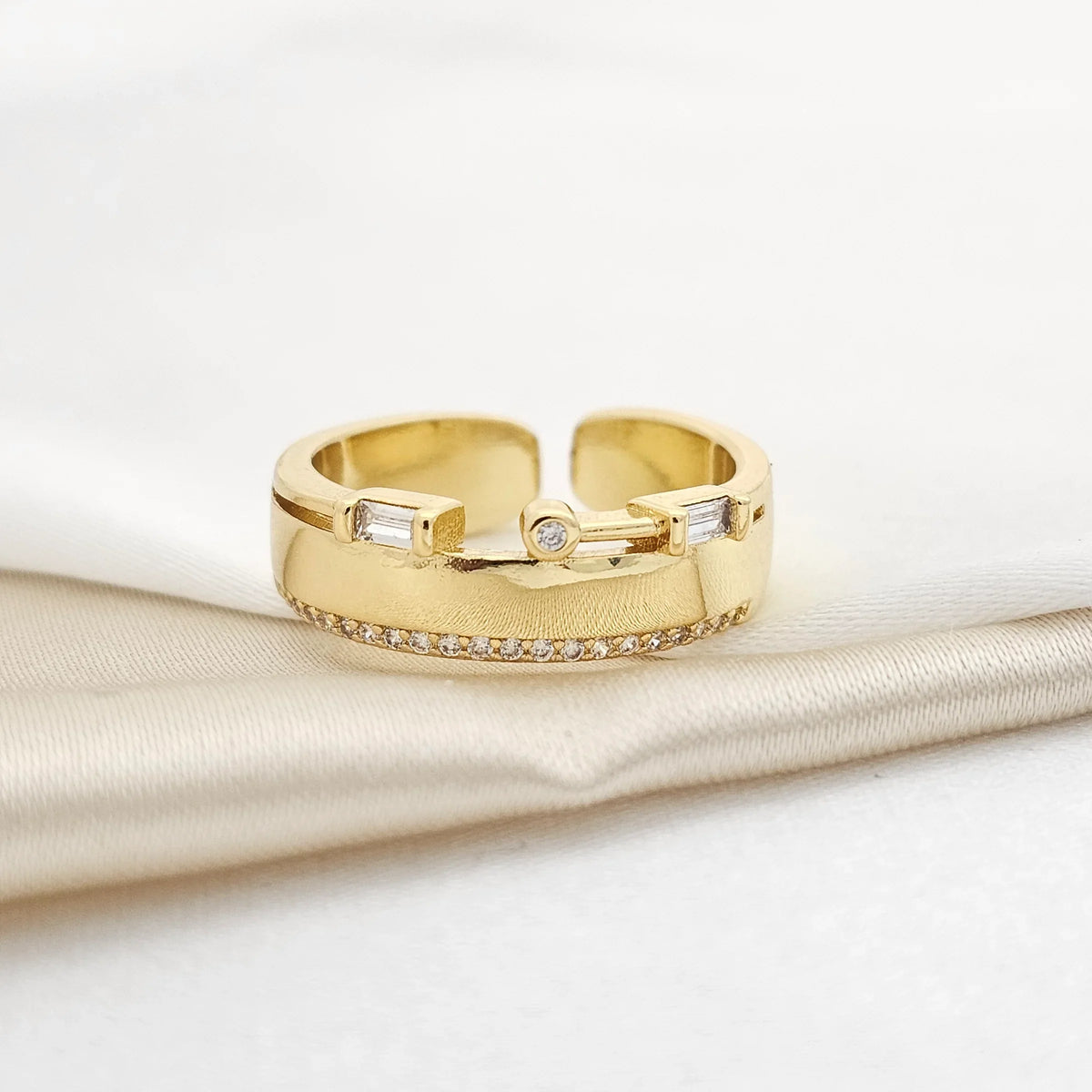 Anillo Liso Con Antena Y Circones Dorado Rf K3709