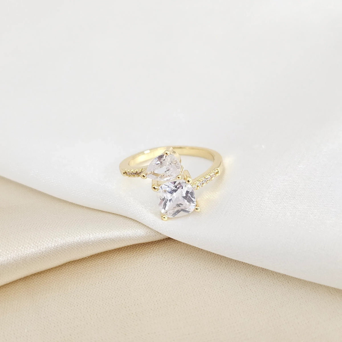 Anillo Liso Doble Circon Grande Dorado Rf K7947
