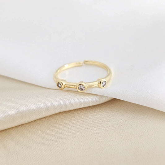 Anillo Liso Dorado Con Tres Circones Rf K7930