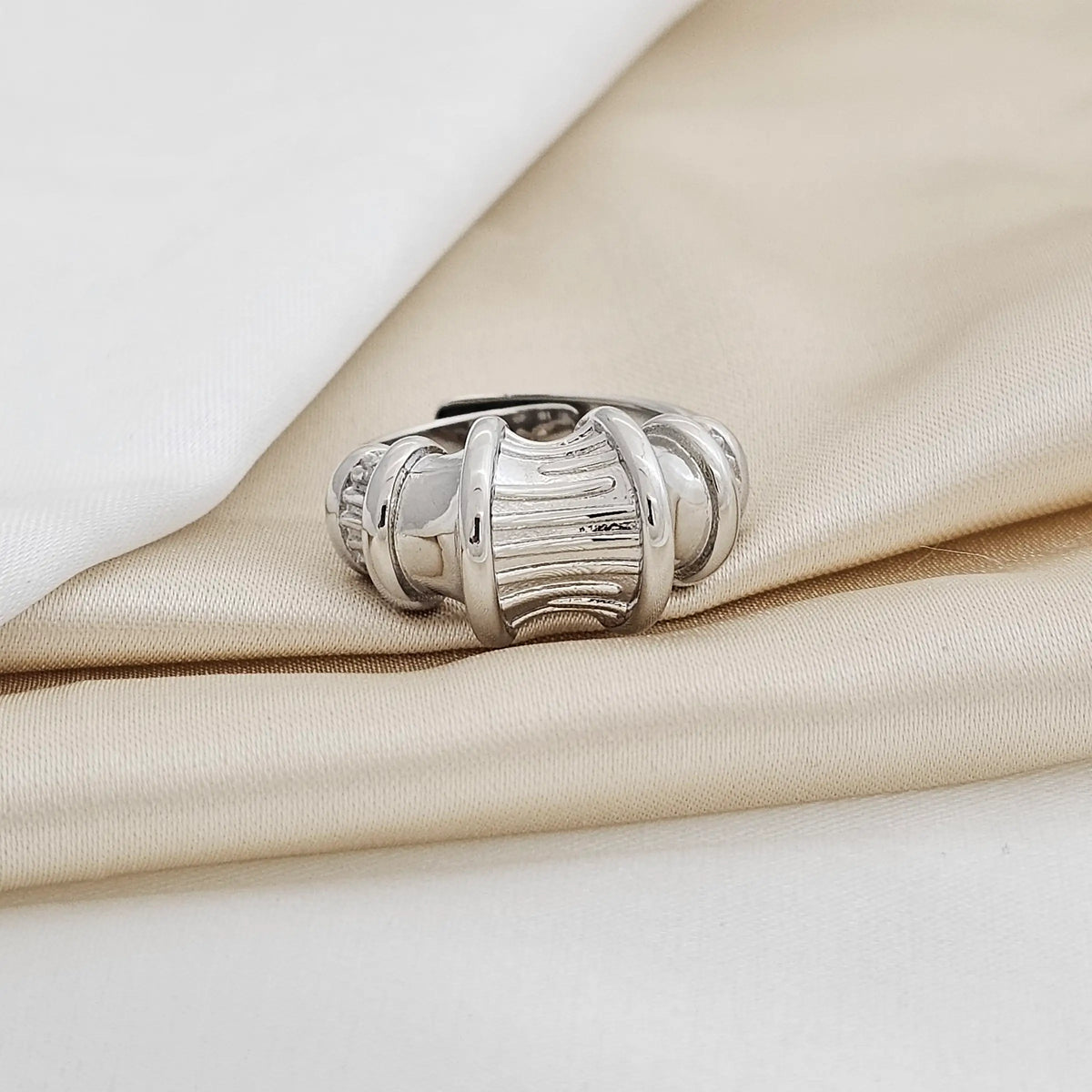 Anillo Liso Lineas Plateado Rf K7627