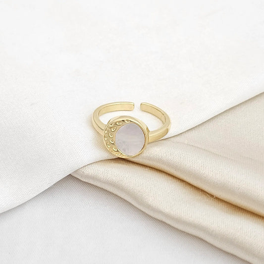Anillo Media Luna Dorado Con Nacar Rf K5261