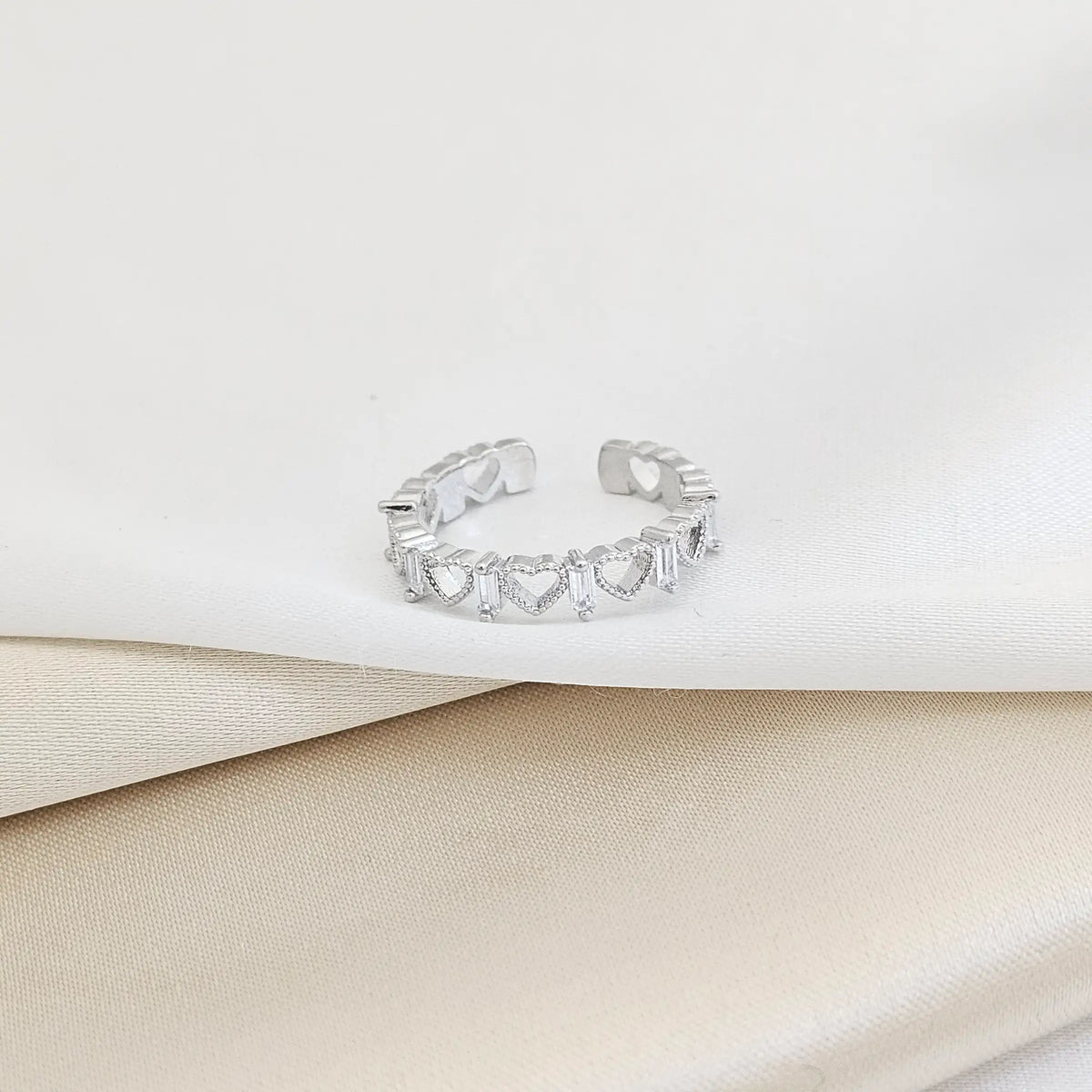 Anillo Mini Corazones Plateado Con Circon Rf K7702
