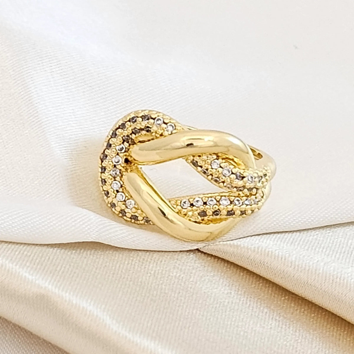 Anillo Nudo Liso Con Circones Dorado Rf K4326