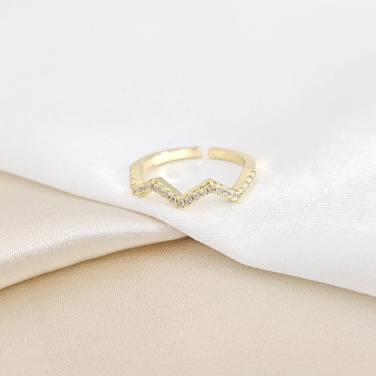 Anillo Ondas Con Circones Dorado Rf K7941