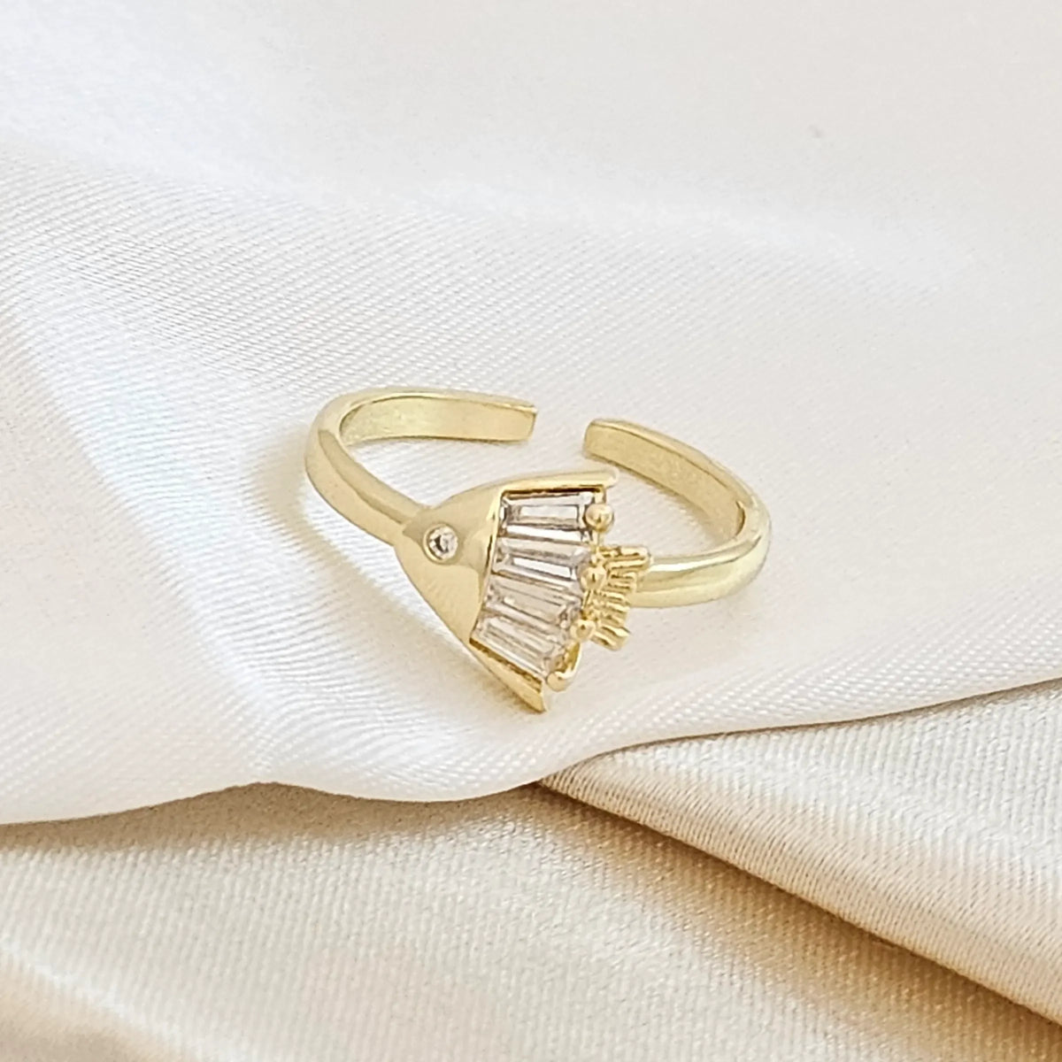 Anillo Pez Con Circones Plateado Rf K4324