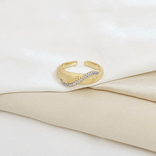Anillo Rayado Dorado Con Linea Plateado Rf K5429