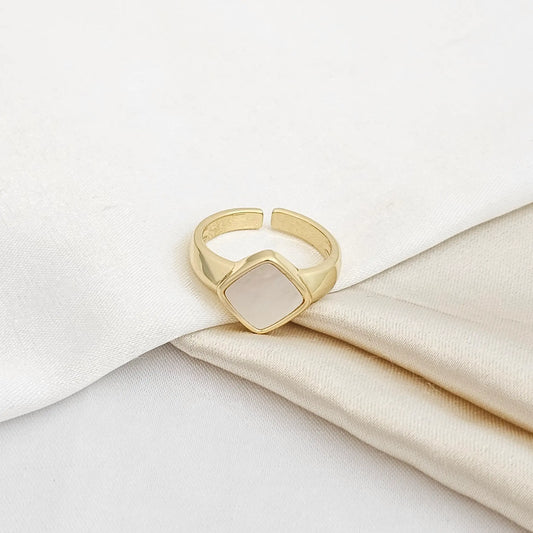 Anillo Rombo Con Nacar Dorado Rf K5264