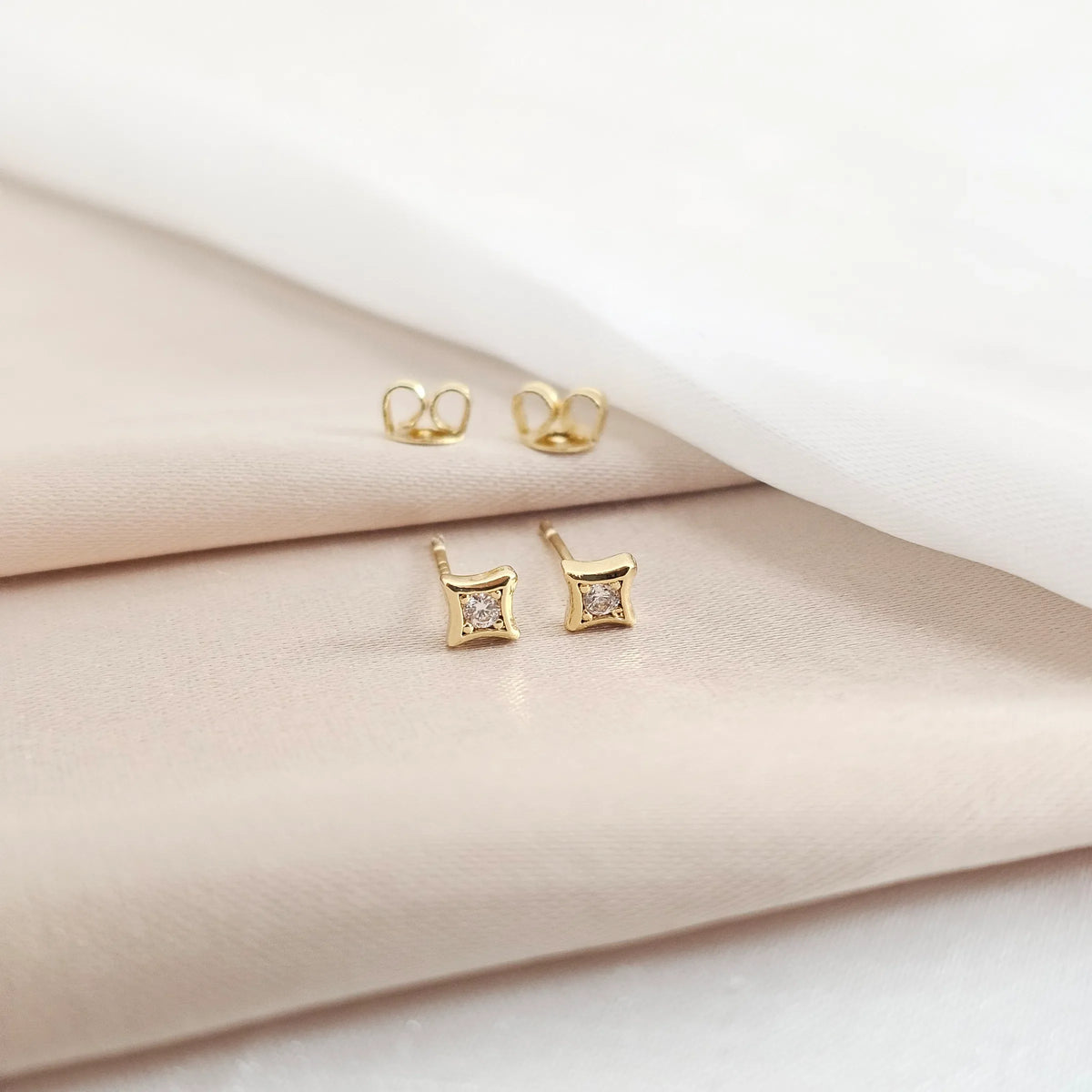 Aretas Topo Duadra Crystal 4Mm Lam 18K B/30038