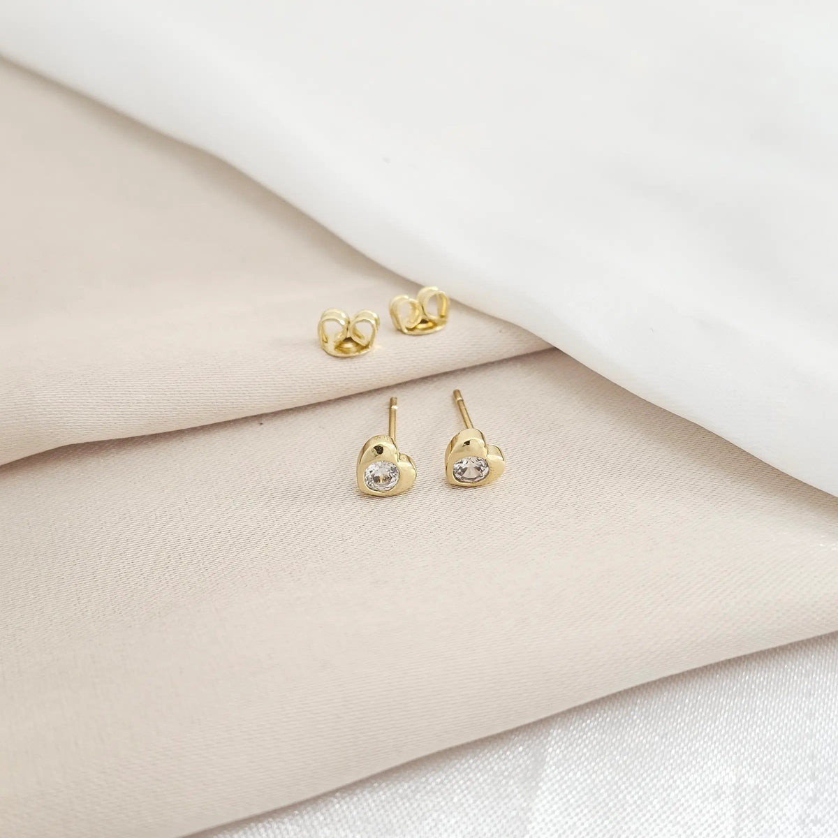 Arete Topo Corazon Cristal Lam 18K B/30044