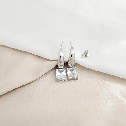 Arete Topo Liso Con Circon Cristal Plateado Rf K8155