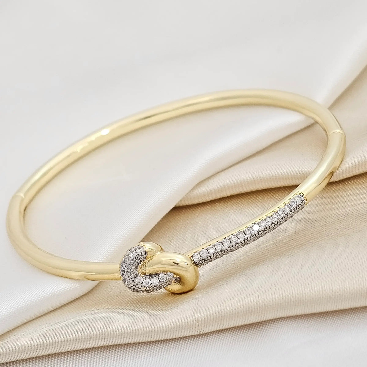 Brazalete Dorado Nudo Con Circones Plateado Rf K4182