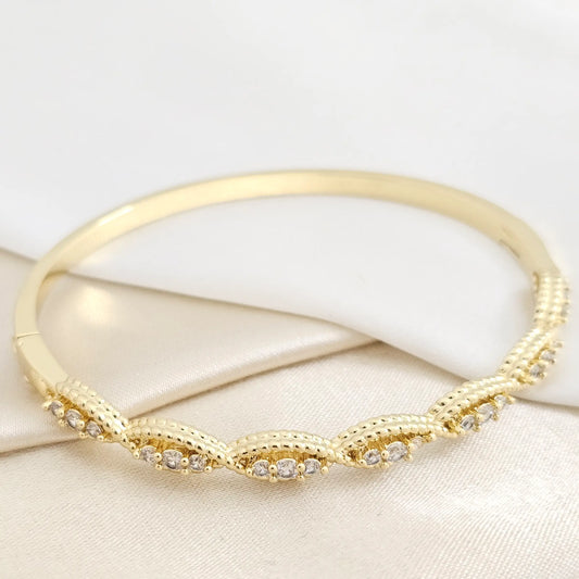 Brazalete Enlazado Con Tres Circones Dorado Rf K7843