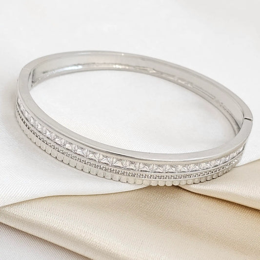 Brazalete Grueso Elegante Con Circones Plateado Rf K6828