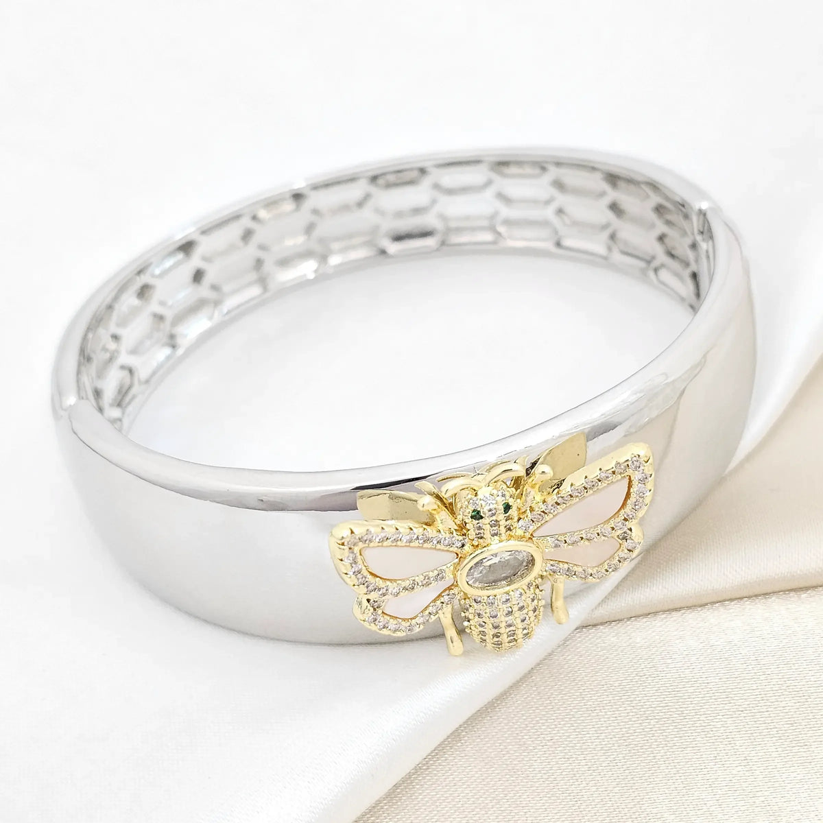 Brazalete Plateado Abeja Dorado Con Nacar Rf K6529