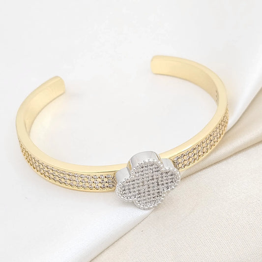 Brazalete Trebol Liso Con Circones Dorado Rf K6058