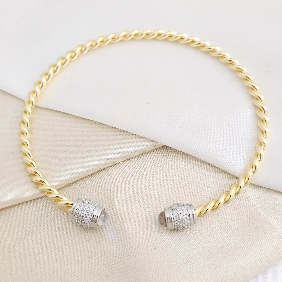 Brazalete Trenza Dorado Con Circon Plateado Rf K7839
