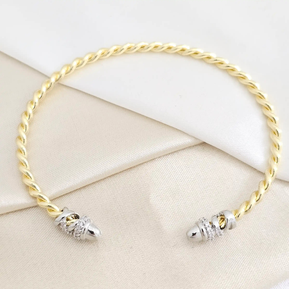 Brazalete Trenza Dorado Con Circones Plateado Rf K7837
