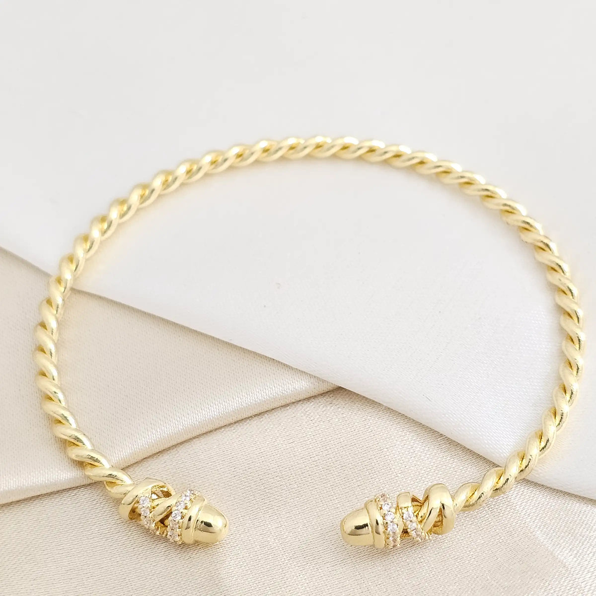 Brazalete Trenza Dorado Con Circones Rf K7835