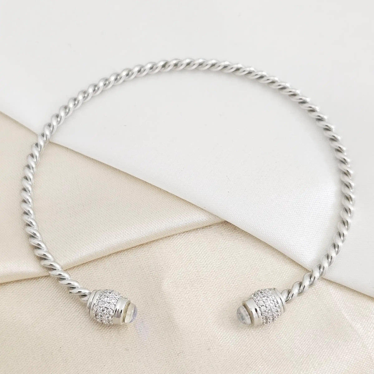Brazalete Trenza Plateado Con Circon Cristal Rf K7842