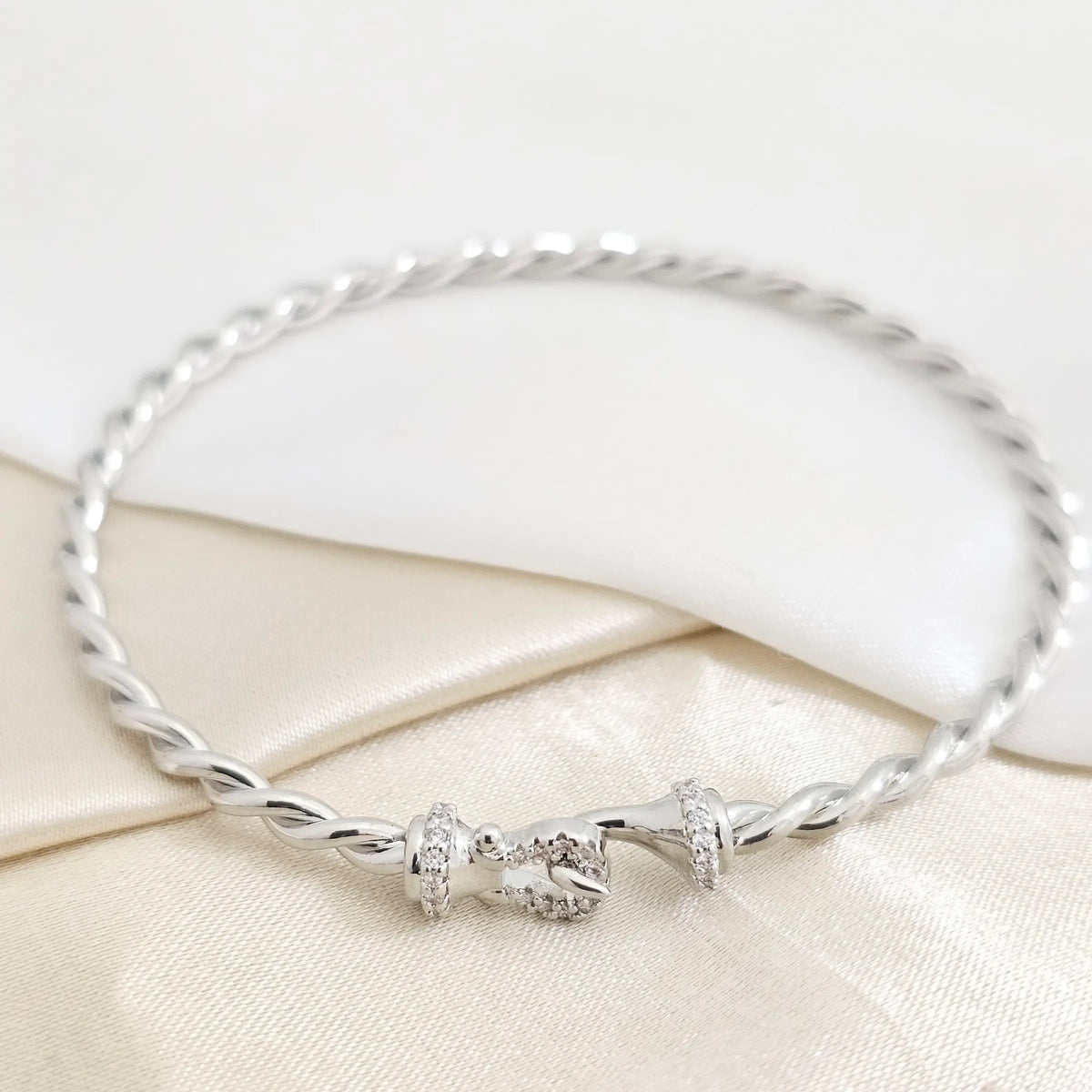 Brazalete Trenza Plateado Con Gancho Circones Rf K7834