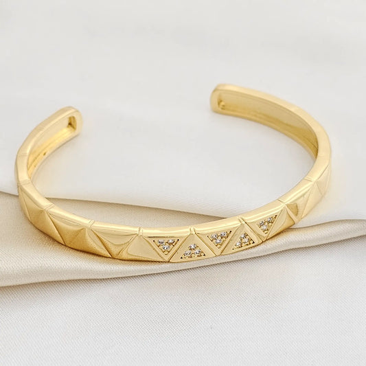 Brazalete Triangulos Elegantes Dorado Rf K7662