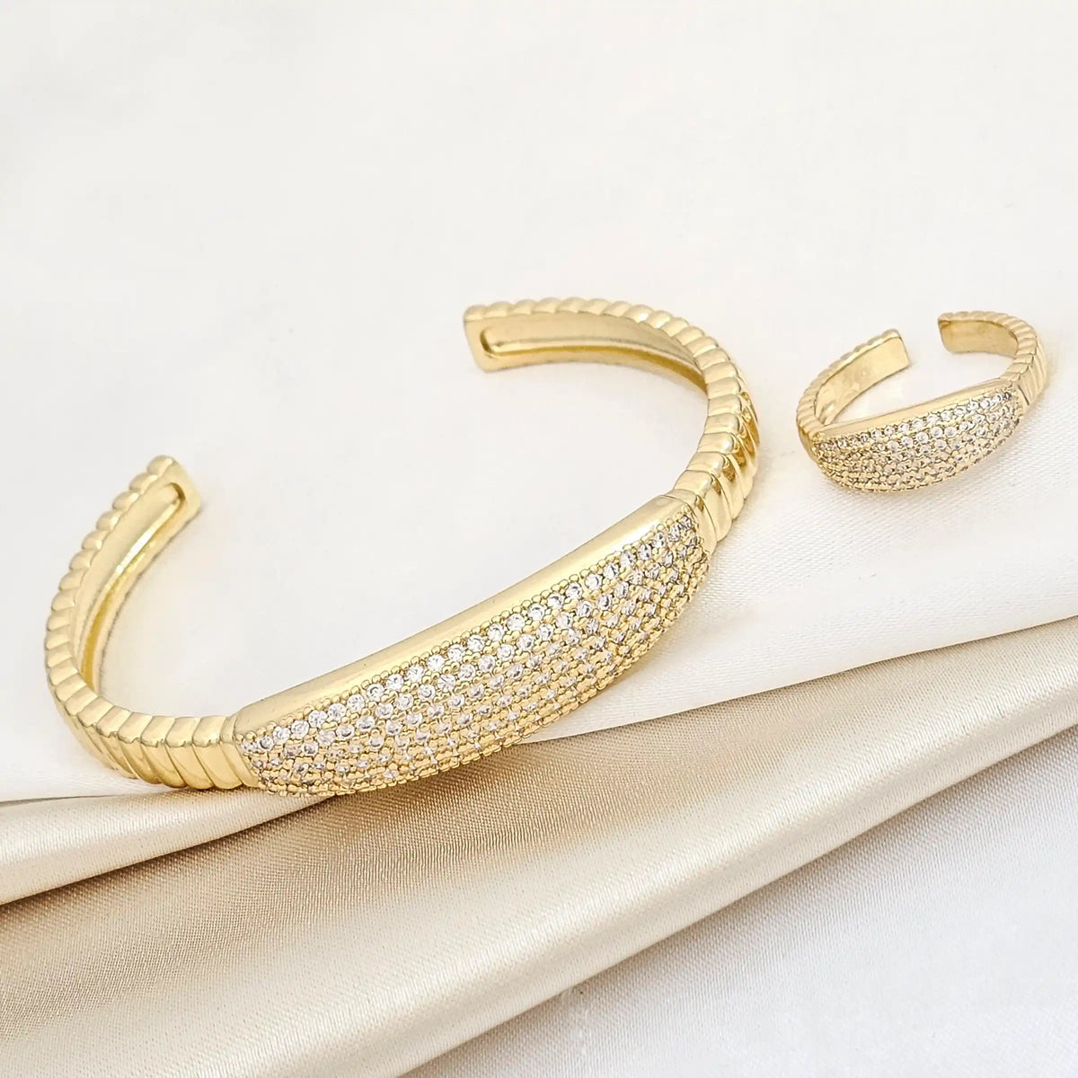 Brazalete Y Anillo Circones Brillantes Dorado Rf K5776