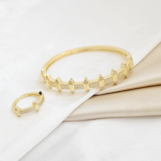 Brazalete Y Anillo Triangulos Con Circones Dorado Rf K5873