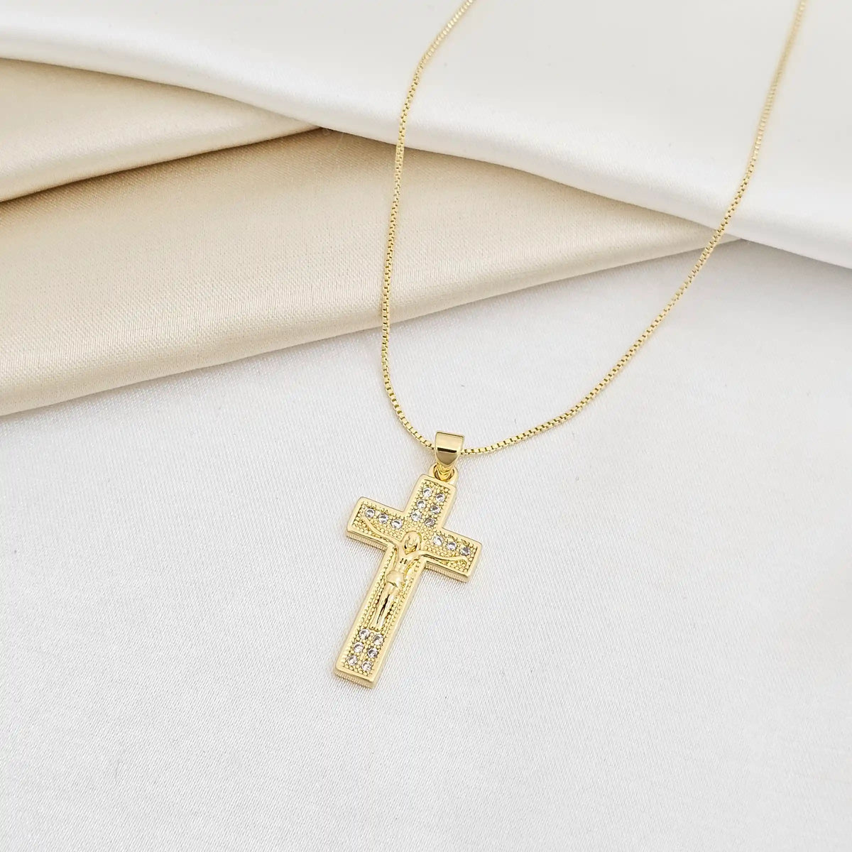 Cadena Veneciana Punta Aguja Dije Cristo Dorado Rf K6969