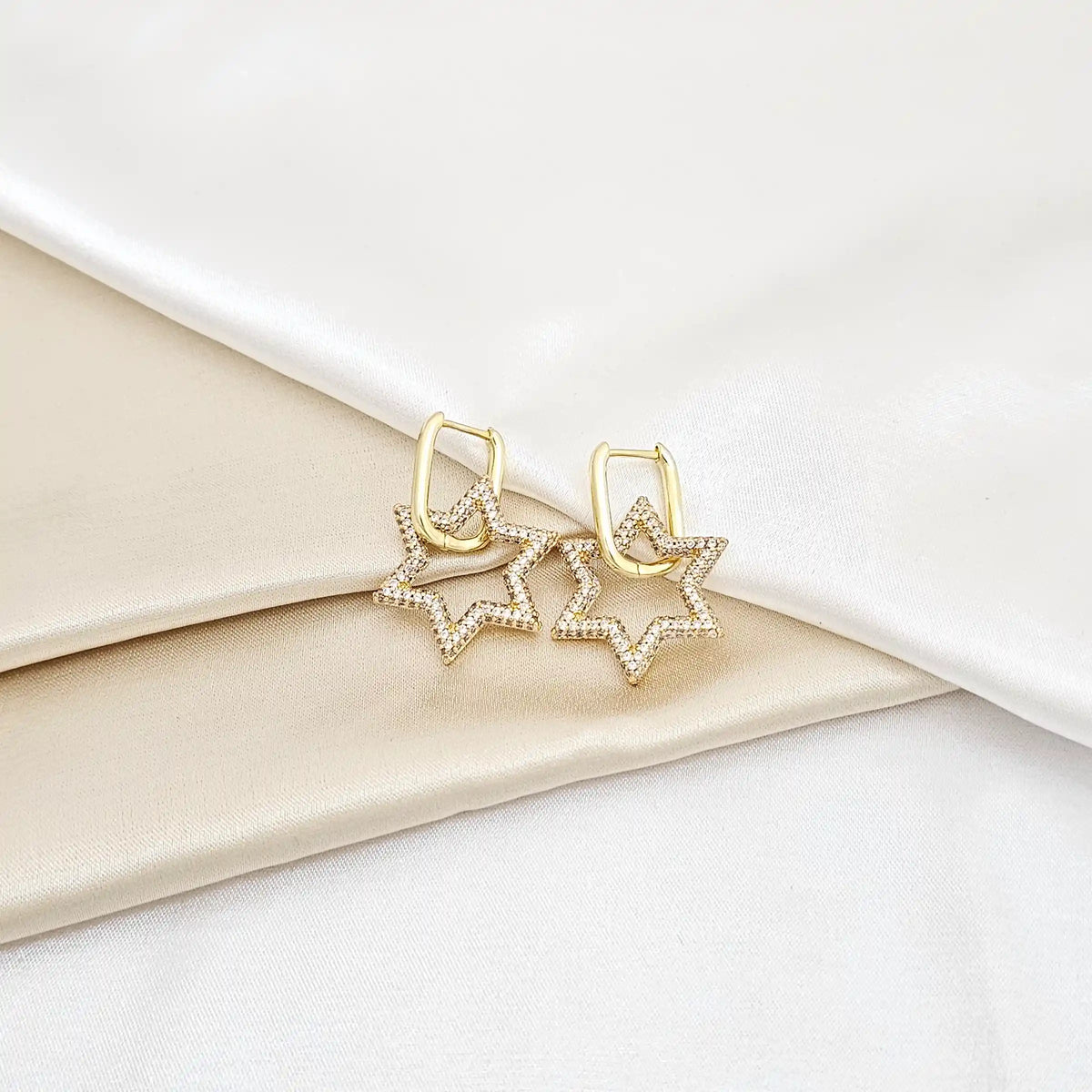 Candonga Estrella Elegante Dorado Con Circones Rf K5619