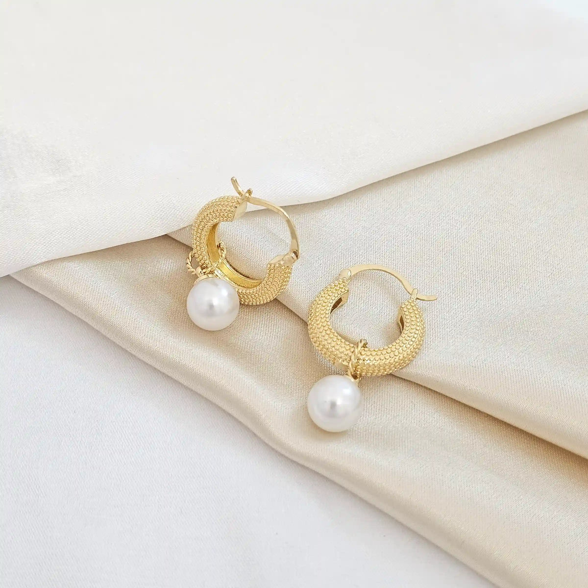 Candonga Mediana Diamantada Con Perla Dorado Rf K4712