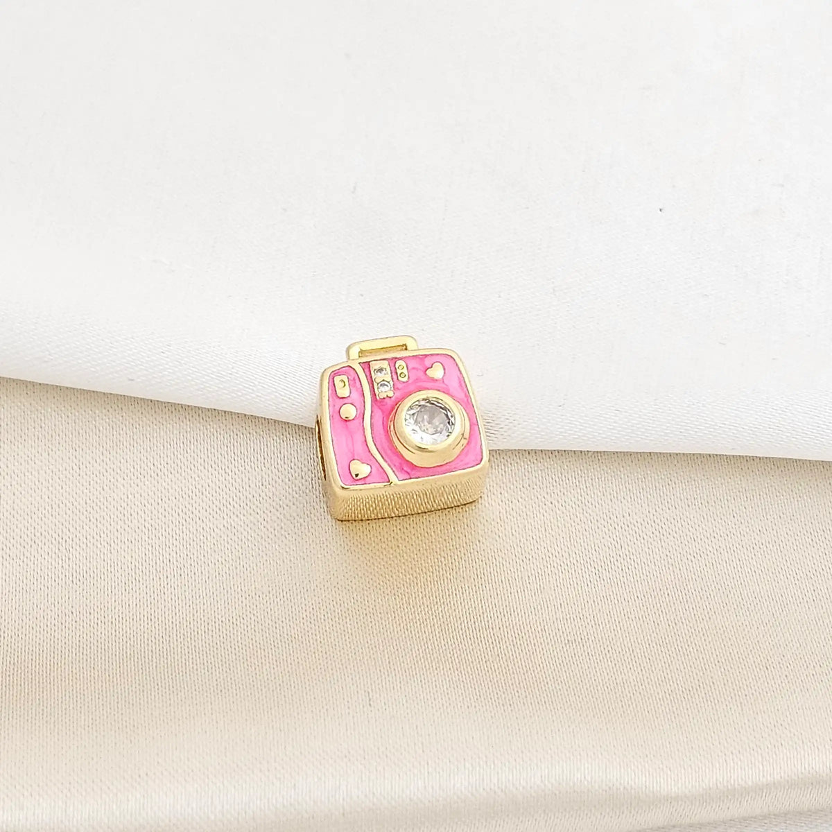 Charm Camara Rosa Dorado Rf K3883
