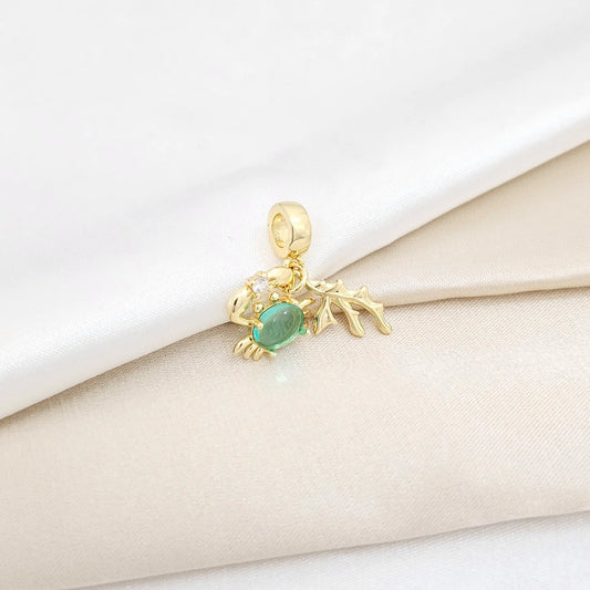 Charm Cangrejo Dorado Con Circon Verde Rf K6415