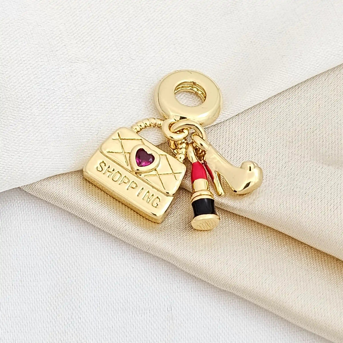 Charm Cartera Labial Y Tacon Dorado Rf K4610