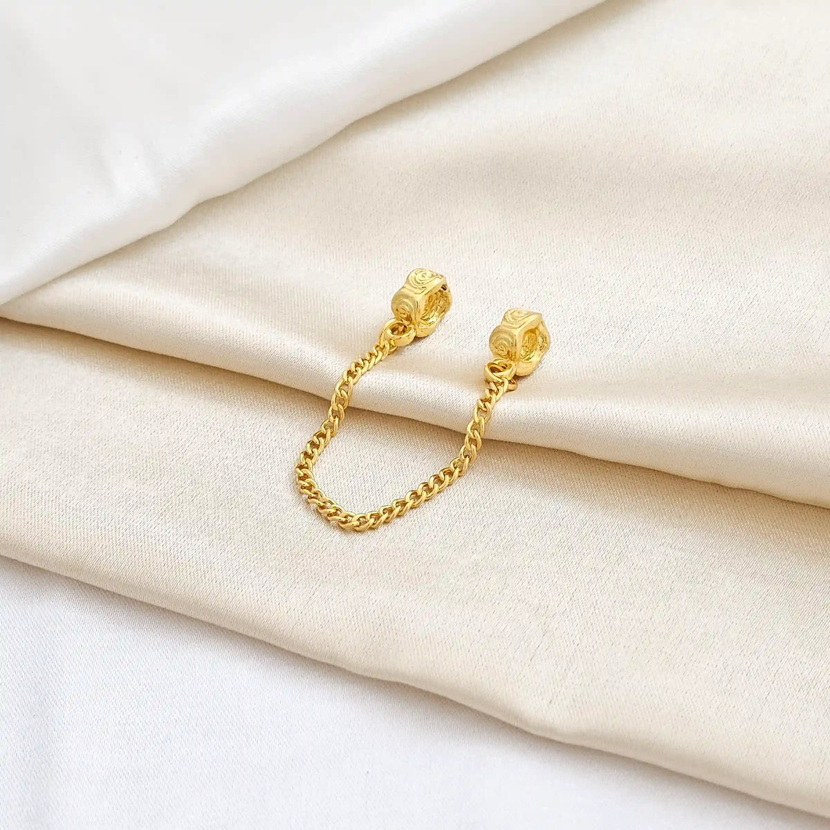 Charm Doble Figura Con Cadena Dorado Oscuro Rf K4120