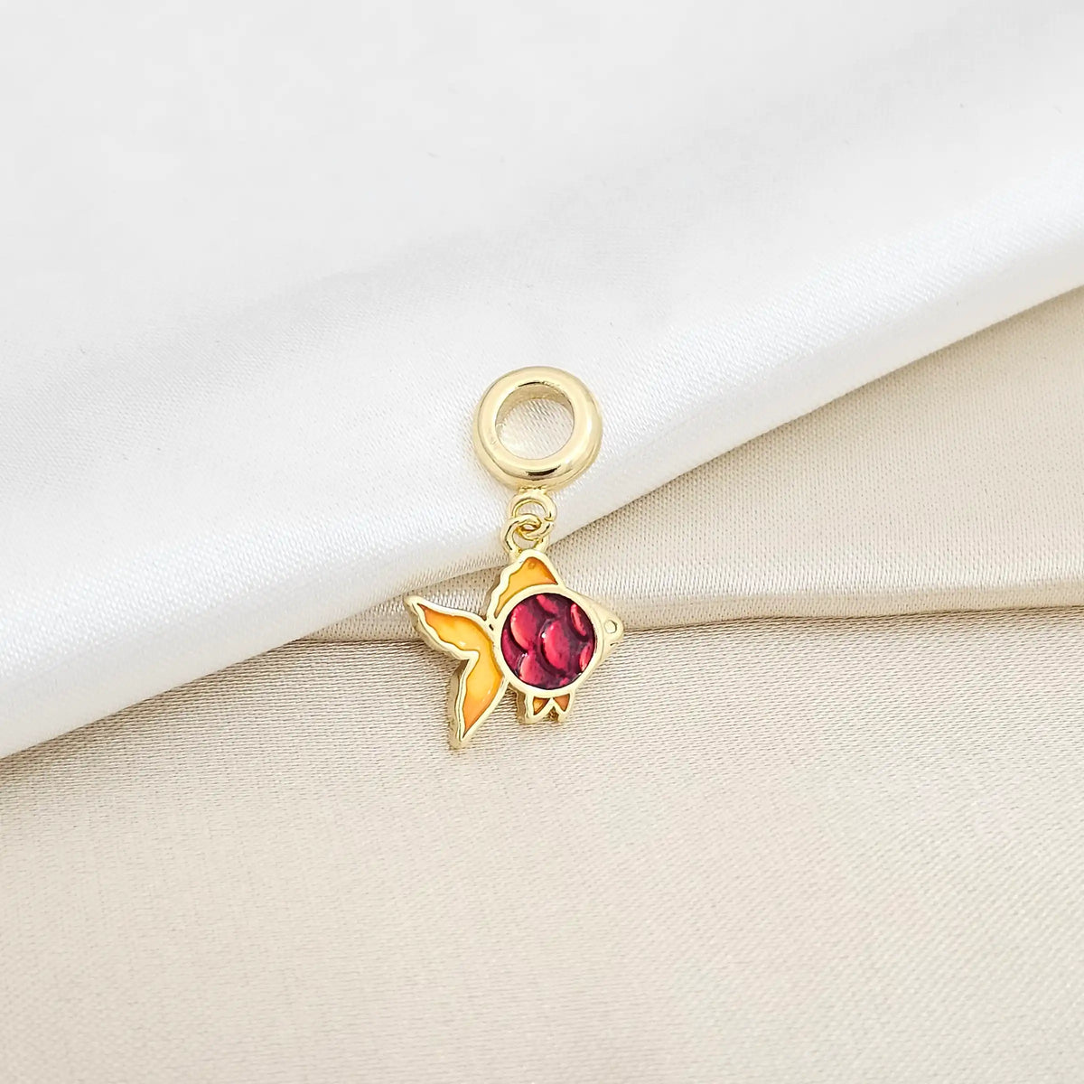 Charm Dorado Pez Rojo Y Naranja Rf K6431