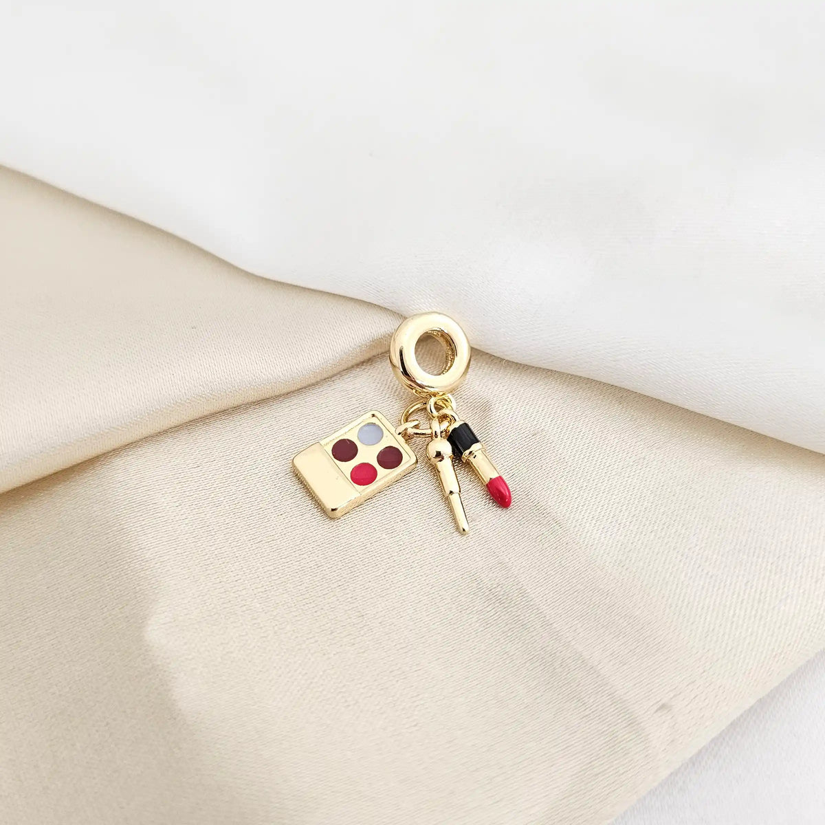 Charm Maquillaje Rojo Y Labial Dorado Rf K7802