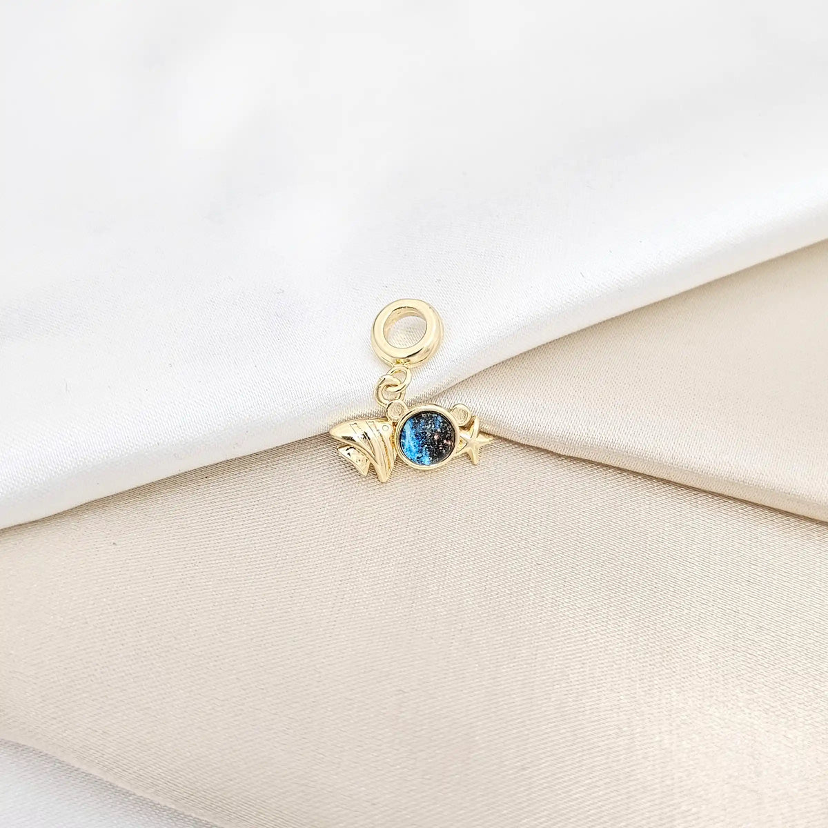 Charm Pez Y Estrella Dorado Con Esfera Azul Rf K6689