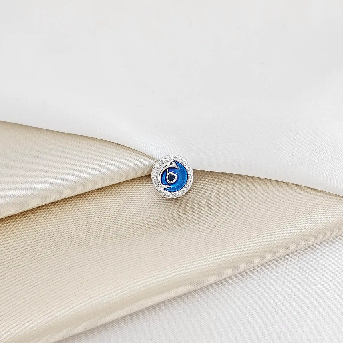 Charm Redondo Azul Con Delfin Y Corazon Plateado Rf K7275