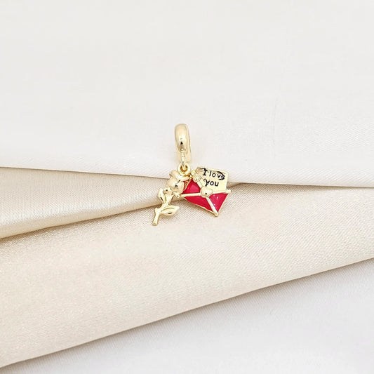 Charm Rosa Y Carta Roja Con Dorado Rf K5983
