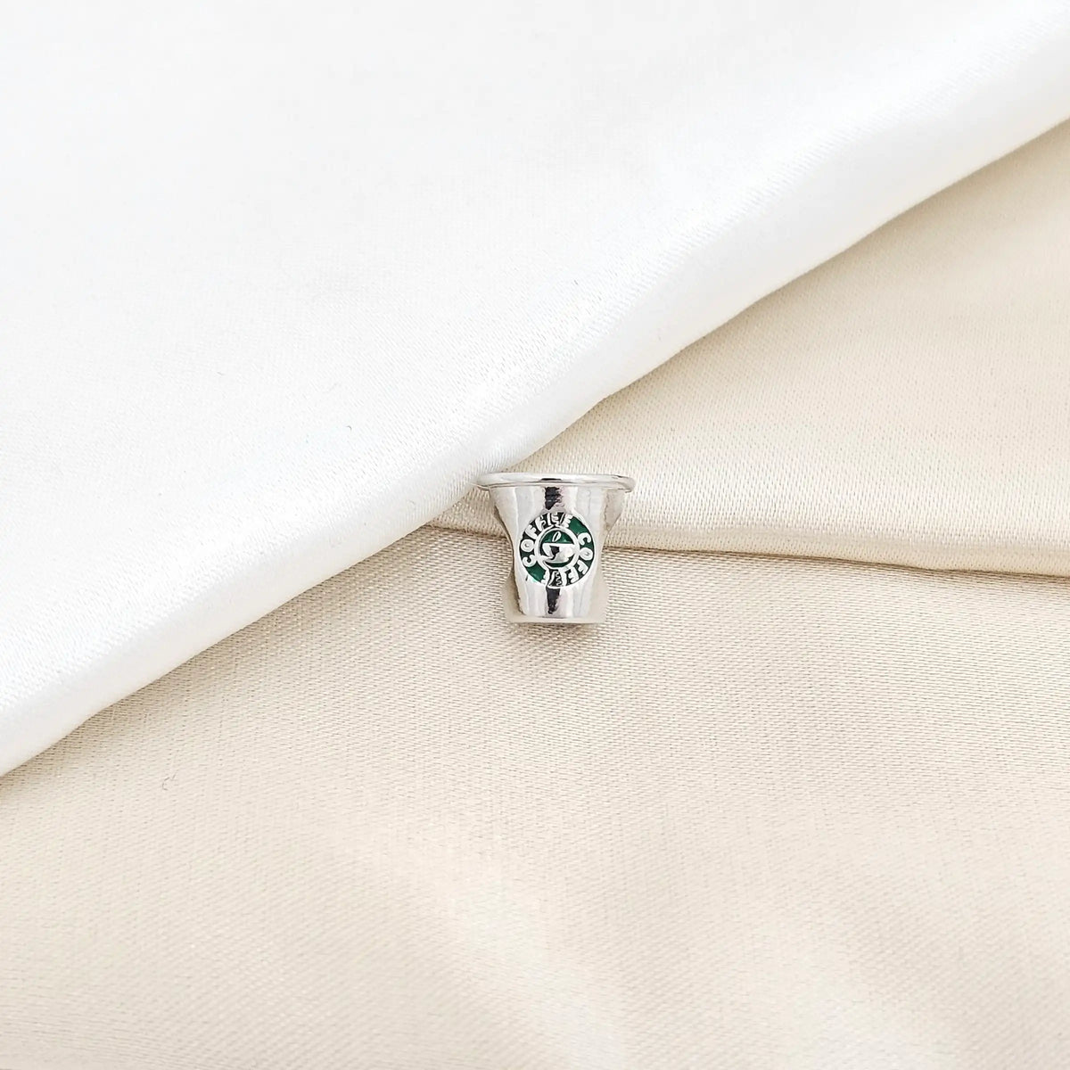 Charm Vaso De Café Verde Y Plateado Rf K6497