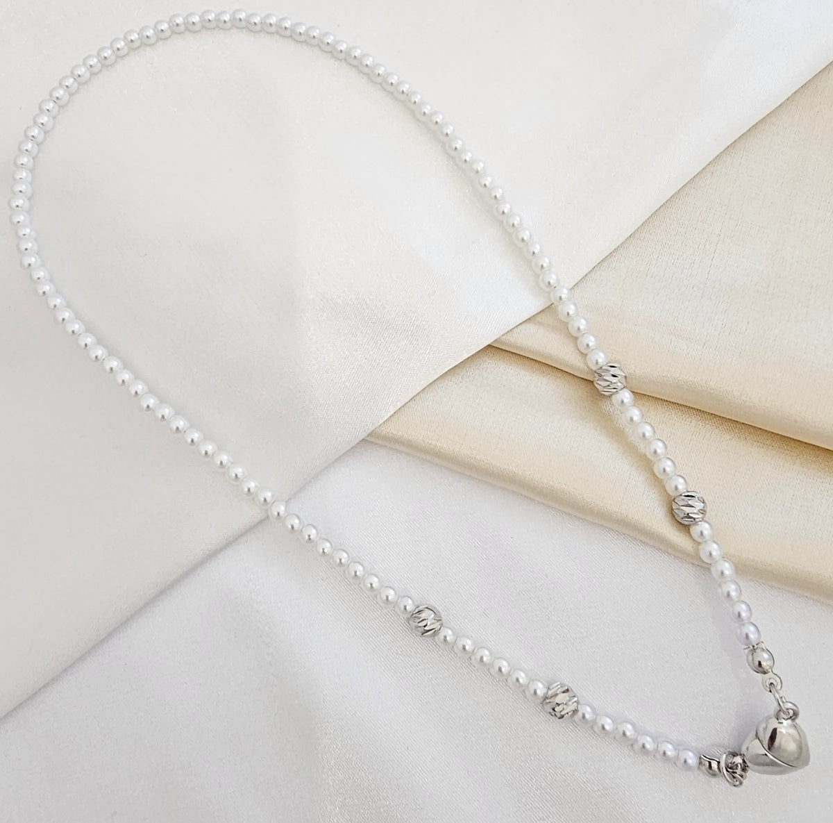 Collar Perlas Con Balines Iman De Corazon Plateado Rf K4699