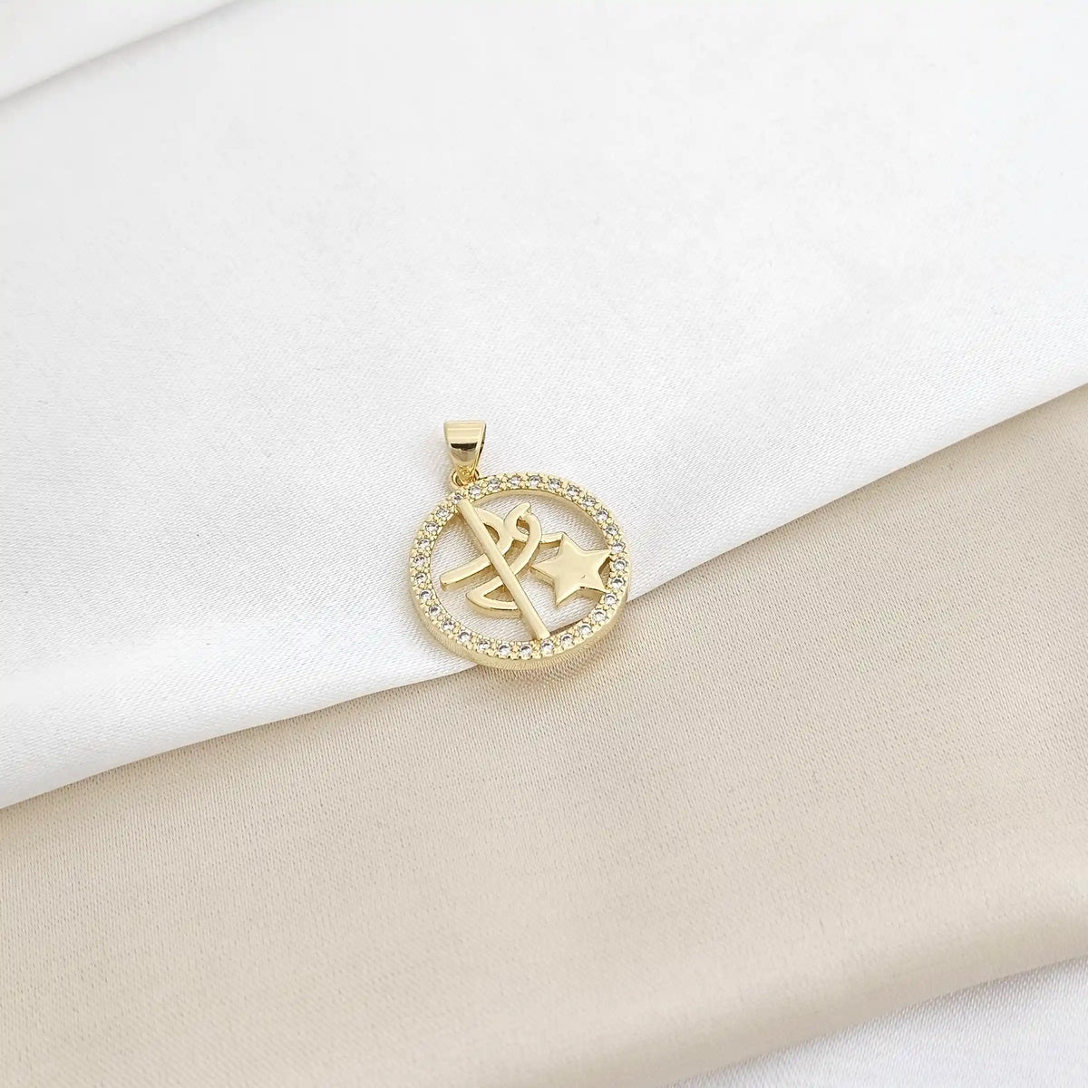 Dije Amuleto Con Estrella Dorado Rf K3298