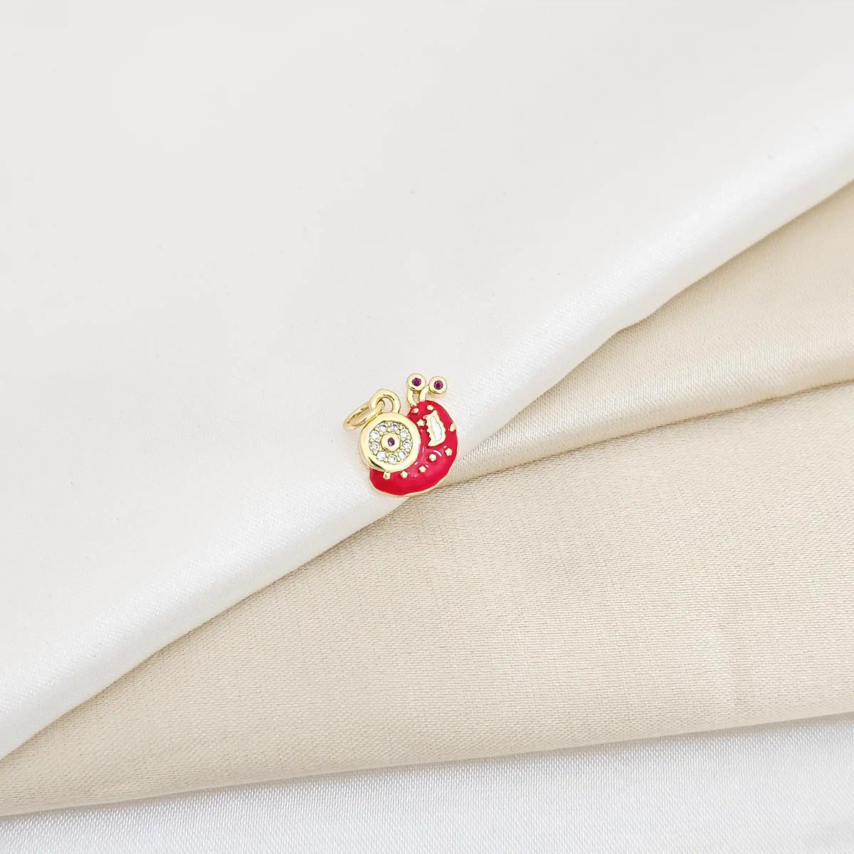 Dije Caracol Rojo Con Cicones Dorado Rf K6034