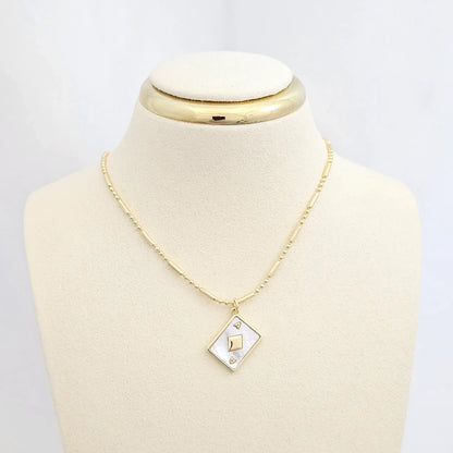 Dije Carta A De Diamantes Nacar Con Dorado Rf K6473
