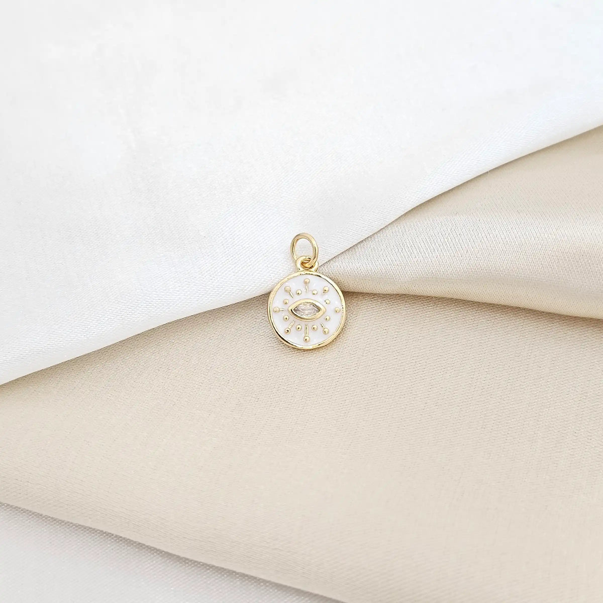 Dije Circulo Blanco Con Ojo Dorado Rf K5906