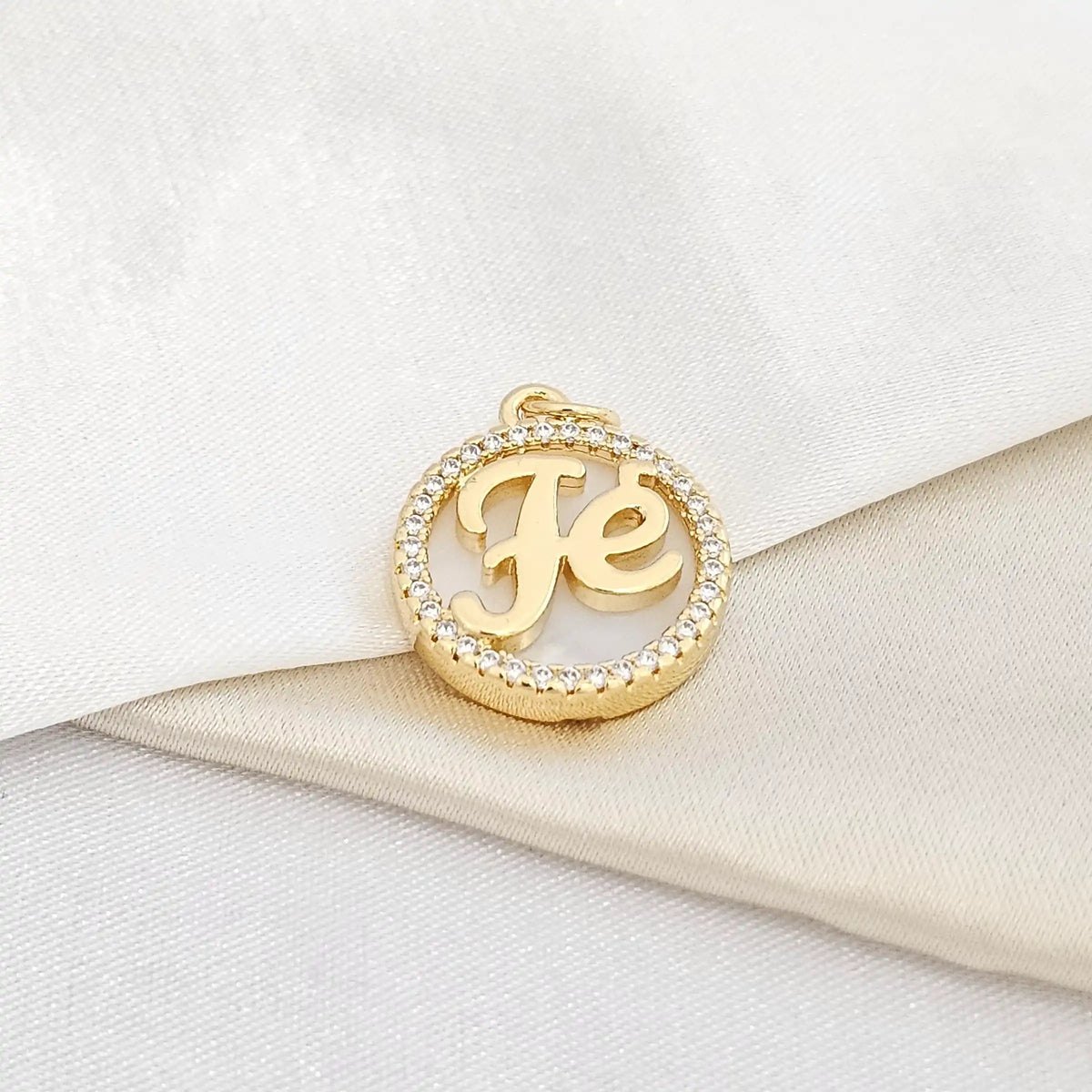 Dije Circulo Blanco Palabra Fe Dorado Rf K4507