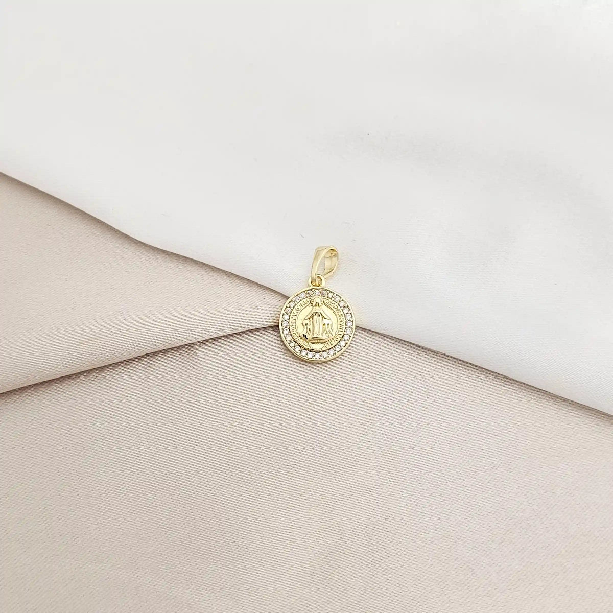 Dije Circulo Con Mini Virgen Milagrosa Dorado Rf K7964