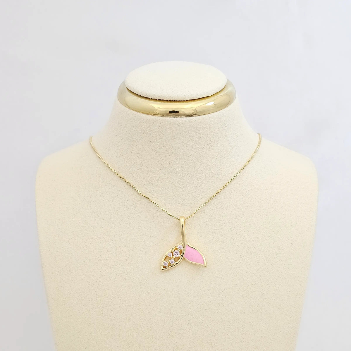 Dije Cola De Ballena Dorado Nacar Rosa Rf K7126